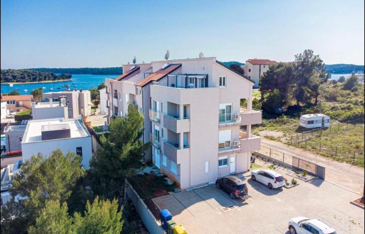 Apartman Yacht 메덜린 외부 사진